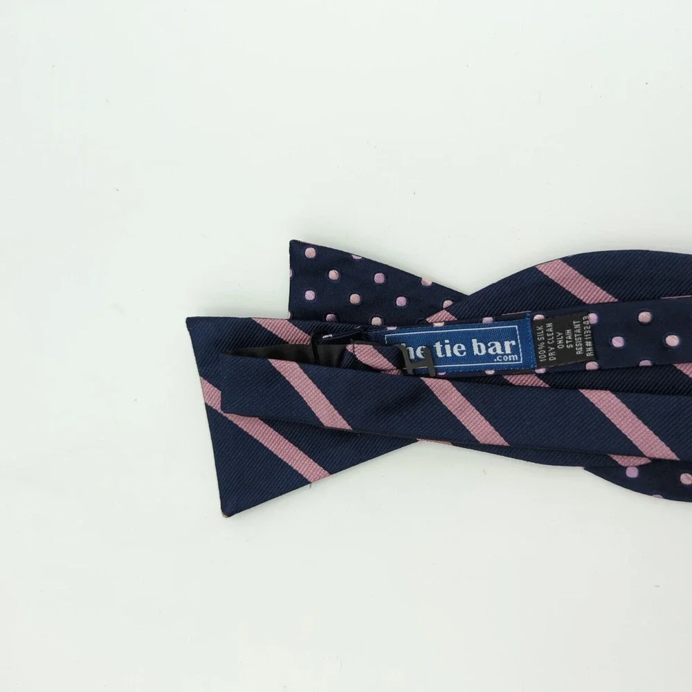 The tie bar Mens Bow tie 100% Silk Trad Stripe Navy Blue NWOT